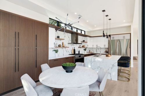 1813 Walnut Ave, Manhattan Beach CA  90266-5018 exterior