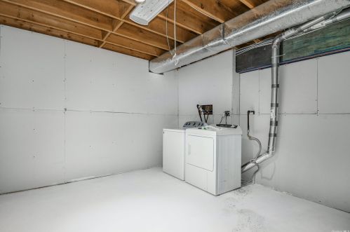 7 Georgia St, Elwood NY  11731-2230 exterior