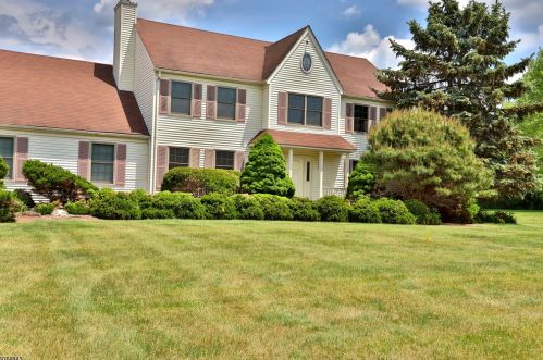 7 Pinewood Ln, Washington, NJ 07882-4012