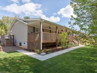 37 Upper Moffitt Rd, Asheville, NC 28805-2838