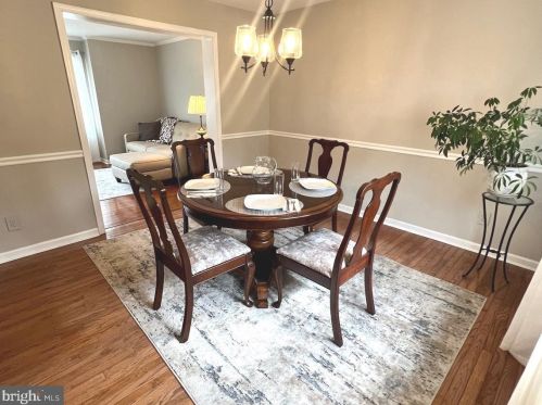 337 Hanby Cir, Boothwyn PA  19061-2319 exterior