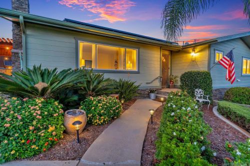 1217 Memory Ln, Vista, CA 92084-4647