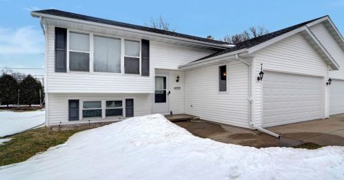 1253 Fatima St, Menasha, WI 54952-1418