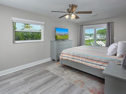 813 Buttonwood Ct, Marco Island FL  34145-2300 exterior