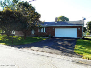 40 Fernwood Rd, Bangor, PA 18013-9634