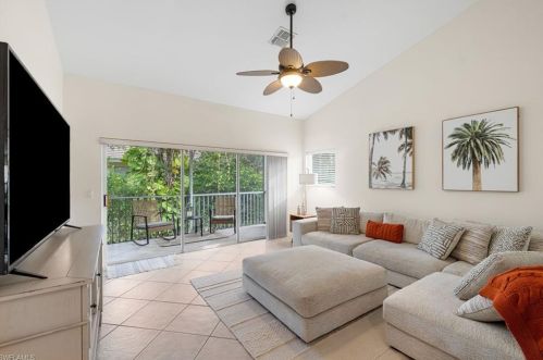 517 Windsor Sq, Naples, FL 34104-8388