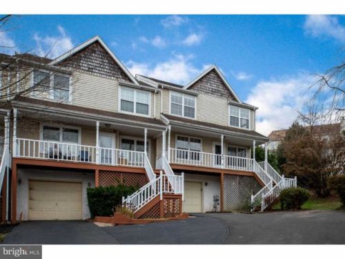 40 Cottonwood Dr, Southampton, PA 18966-2860