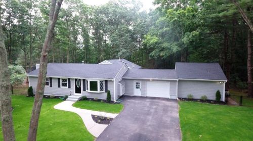 30 Highwood Dr, Coventry RI  02816-8209 exterior