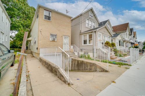 110-15 160th St, Jamaica, NY 11433-1108