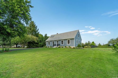 1030 Horseshoe Dr, Nassau Point, NY 11935-1072
