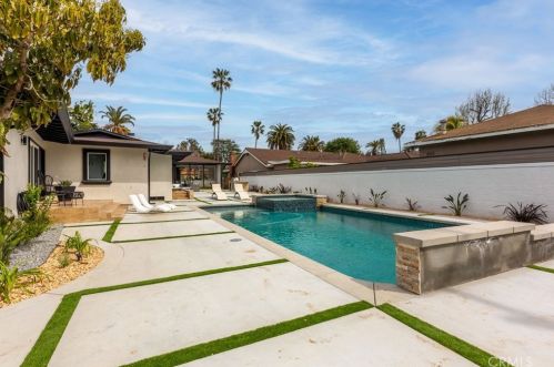 3841 Pacific Ave, Long Beach CA  90807-3227 exterior