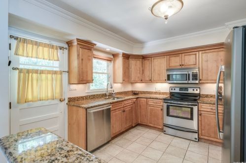 9 Doris Ct, Northport NY  11768-2000 exterior