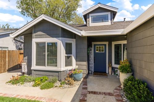 9901 Falcon Meadow Dr, Elk Grove CA 95624-2761 exterior