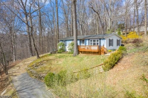1 Northwood Dr, High Bridge, NJ 08829-2212