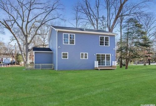 594 Canal Rd, Mount Sinai NY  11766-3307 exterior