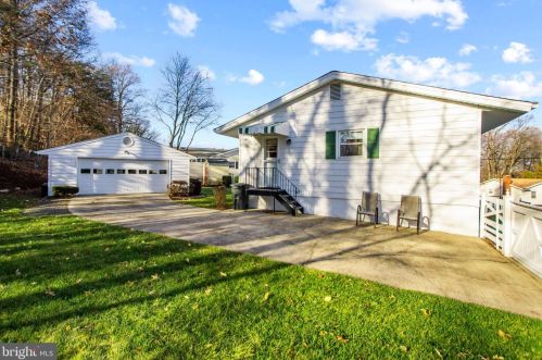 7612 Pollen St, Lorton VA  22079-1636 exterior