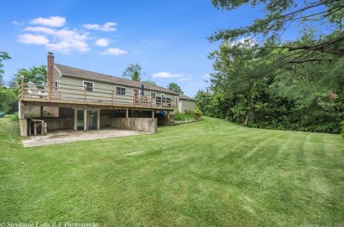 12 Reskin Dr, Wallingford CT  06492-4834 exterior