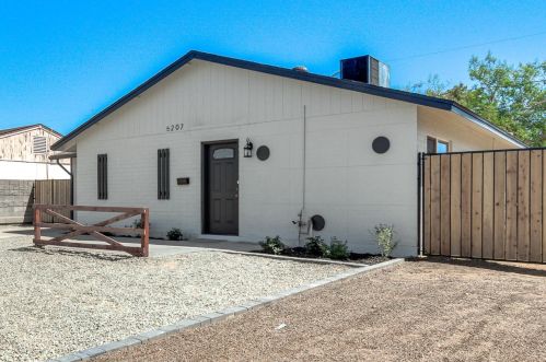 6207 Rose Ln, Glendale, AZ 85301-4427