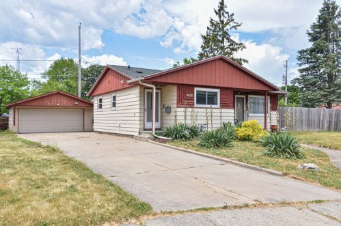 8426 20th Ave, Kenosha, WI 53143-1638