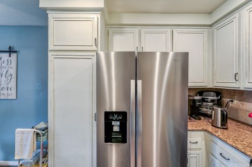 24605 Trevino Dr, Santa Clarita CA  91355-2816 exterior