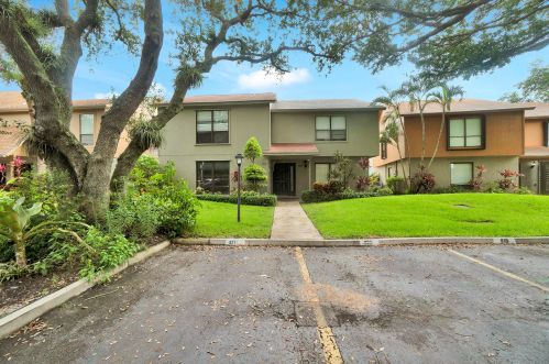 822 Sandtree Dr, West Palm Beach FL  33403-1510 exterior