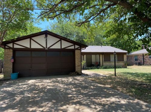 2011 Pebblecreek Dr, Cleburne TX  76033-7908 exterior