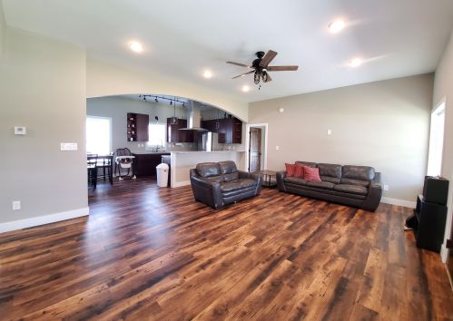 300 Crystal Lake Dr, Sparta, KY 41086-8781