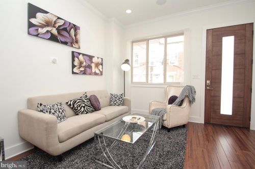 2722 Earp St, Philadelphia, PA 19146-3714
