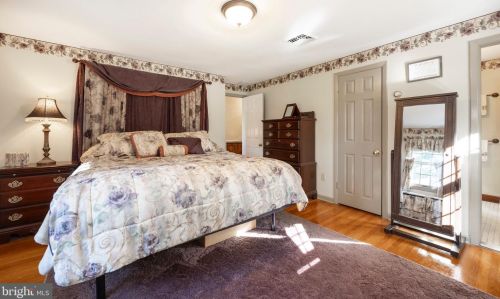 871 Chester Dr, Pottstown PA 19465-7518 exterior