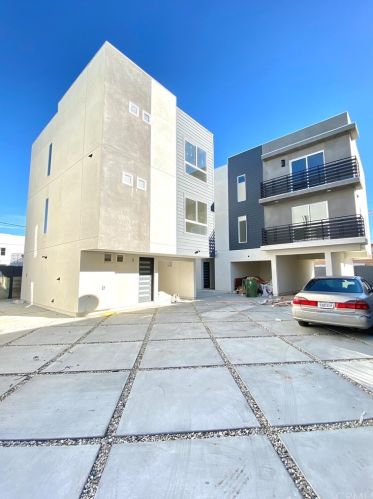 6836 Gentry Ave, North Hollywood, CA 91605-5933
