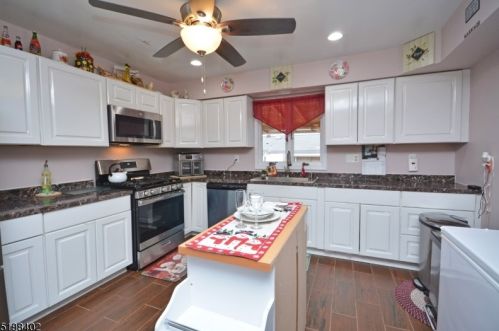 812 Kennedy Blvd, Manville NJ  08835-2148 exterior