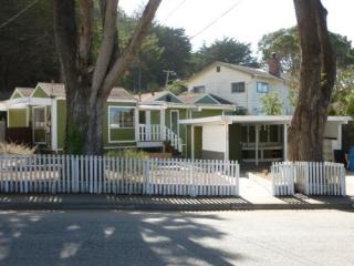 360 Brighton Rd, Pacifica, CA 94044-2810