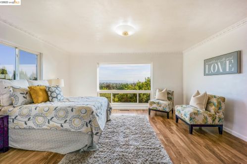 21561 Knoll Way, Hayward CA  94546-6860 exterior