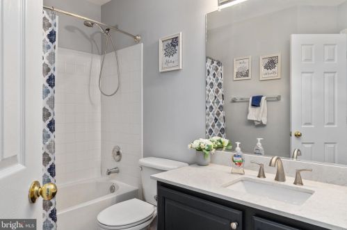 6465 Ashby Grove Loop, Haymarket VA  20169-3211 exterior