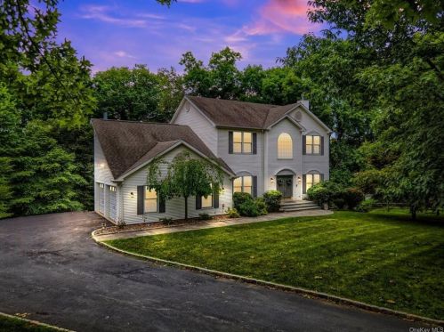 10 Valerie Ct, Buchanan, NY 10511-1138