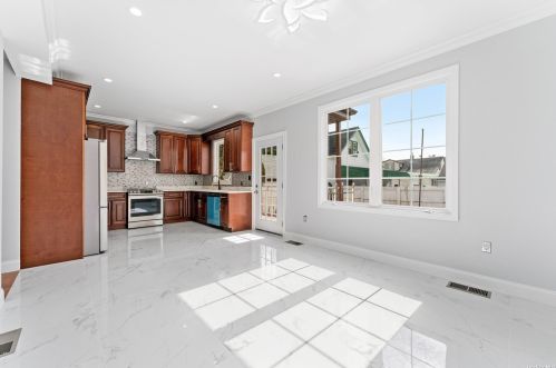 260-14 83rd Ave, Floral Park NY  11004-1604 exterior