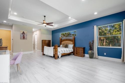 670 1 St, Naples FL 34117-5106 exterior