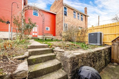 403 3 St, Aurora IN 47001-1311 exterior