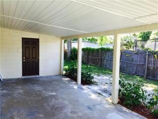 105 Country Club Cir, Sanford FL  32771-4108 exterior