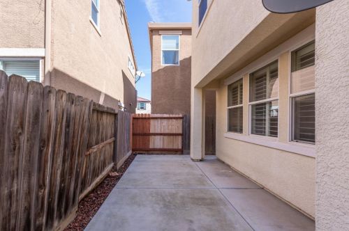 9950 Macabee Ln, Elk Grove CA  95757-2551 exterior