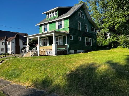 523 Fruit Ave, Hermitage, PA 16121-2037