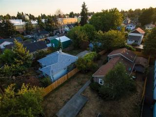 8723 1 Ave, Seattle WA  98117-3034 exterior