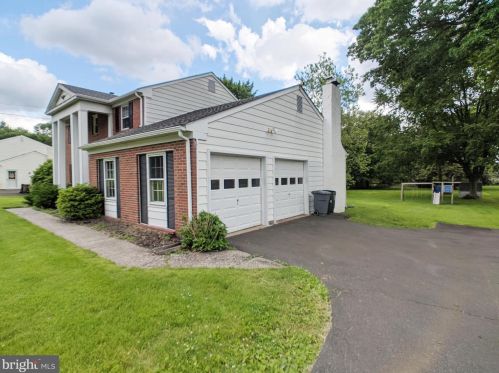 174 Twining Ford Rd, Southampton, PA 18954-1847