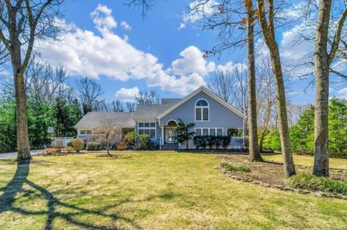 27 Drew Dr, Eastport, NY 11941-1333