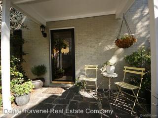 98 Queen St, Charleston SC  29401-2427 exterior