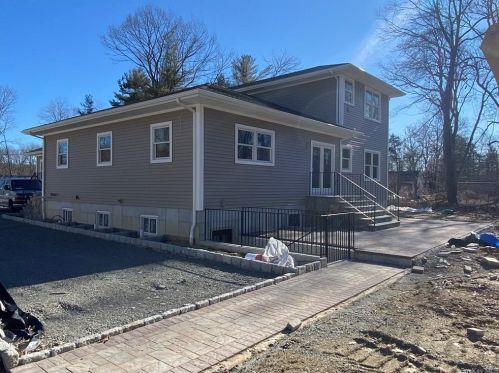 2945 Lexington Ave, Mohegan Lake, NY 10547-1836