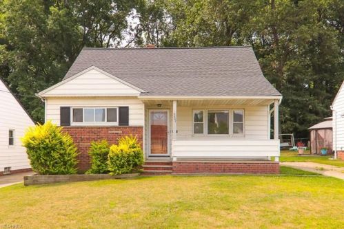 3267 Winthrop Dr, Cleveland, OH 44134-4418