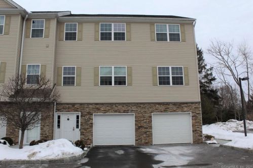 8 Riverview Ct, Brookfield Center, CT 06804