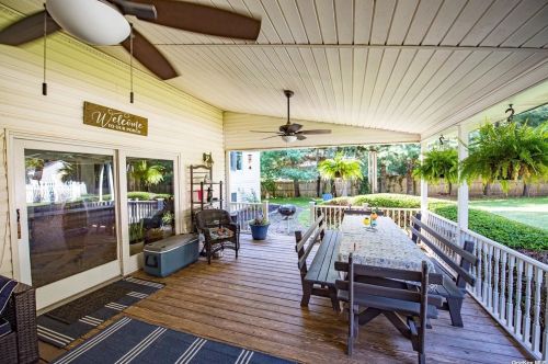 30 Vine Ln, Elwood NY  11731-3210 exterior