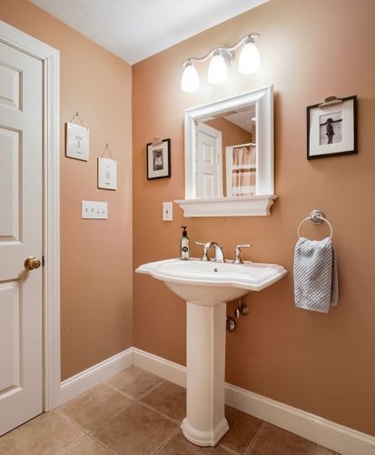 9 Kemble Dr, Shrewsbury MA 01545-1690 exterior